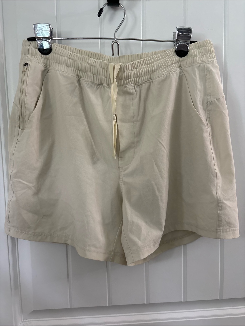 VRST Men's athletic shorts with elastic waist and Drawstring. Size Medium